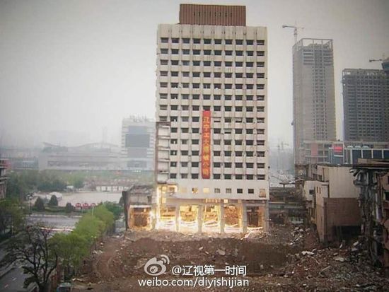 金融大廈爆破前照片